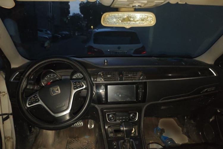 Used Zotye T600 2015 2.0T DCT Prestige Edition Center Console