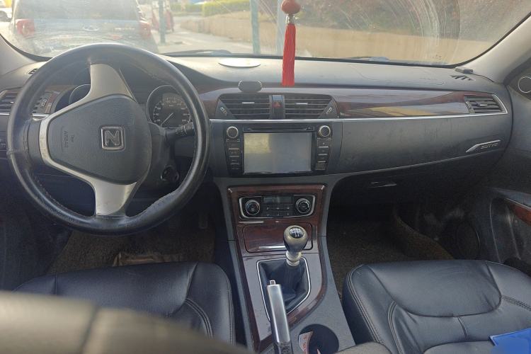 Used Zotye T600 2015 1.5T Manual Elite Model Center Console