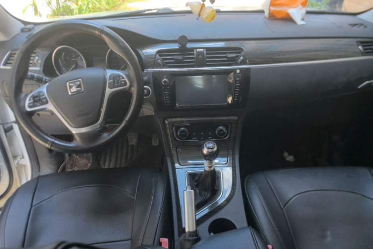 Used Zotye T600 2015 1.5T Manual Luxury Model Center Console