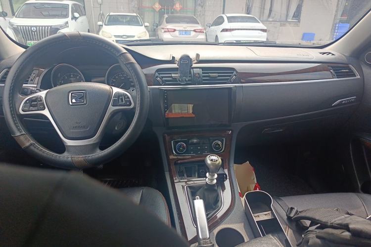 Used Zotye T600 2015 1.5T Manual Elite Model Center Console