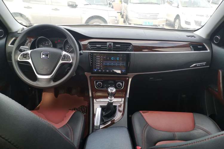 Used Zotye T600 2015 1.5T Manual Elite Model Center Console