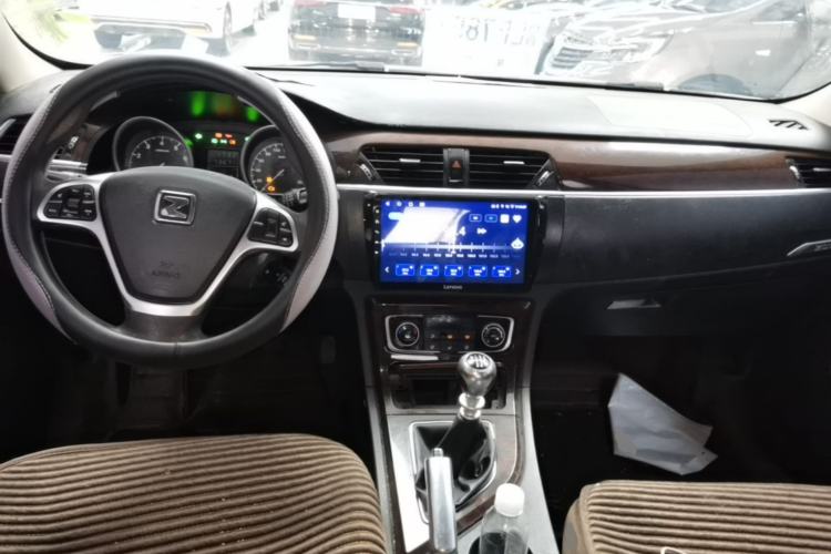 Used Zotye T600 2015 1.5T Manual Elite Model Center Console