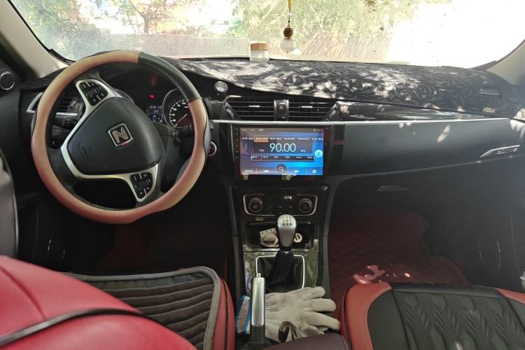 Used Zotye T600 2015 Family Edition 2.0T Manual Elite Version Center Console