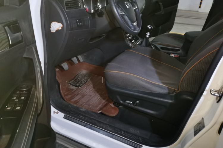 Used Zotye T600 2015 1.5T Manual Flagship Model Driver Seat