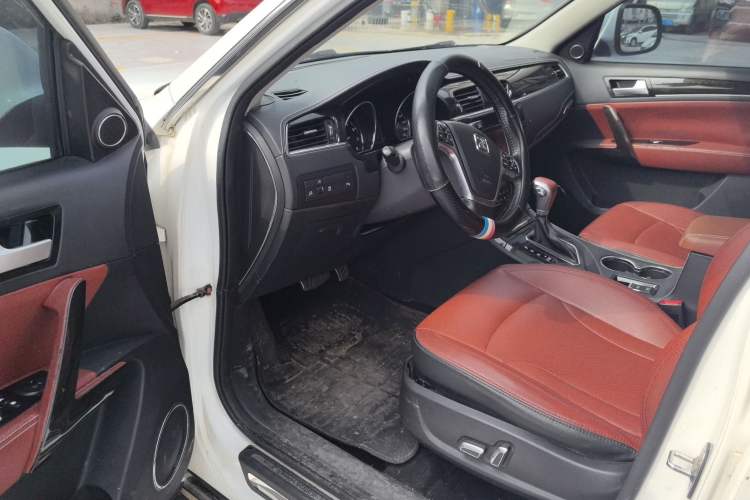 Used Zotye T600 2015 2.0T DCT Prestige Edition Driver Seat