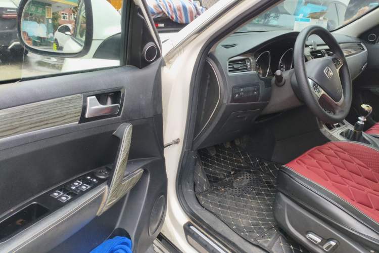 Used Zotye T600 2015 Family Edition 2.0T Manual Luxury Version Driver Seat