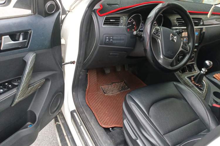 Used Zotye T600 2015 1.5T Manual Luxury Model Driver Seat