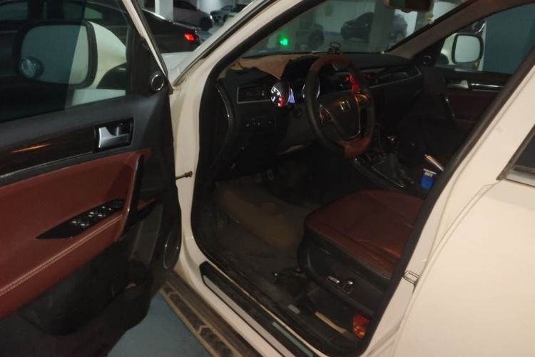 Used Zotye T600 2015 Family Edition 2.0T Manual Luxury Version Driver Seat