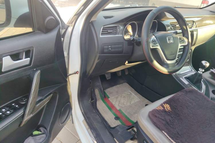 Used Zotye T600 2015 1.5T Manual Luxury Model Driver Seat