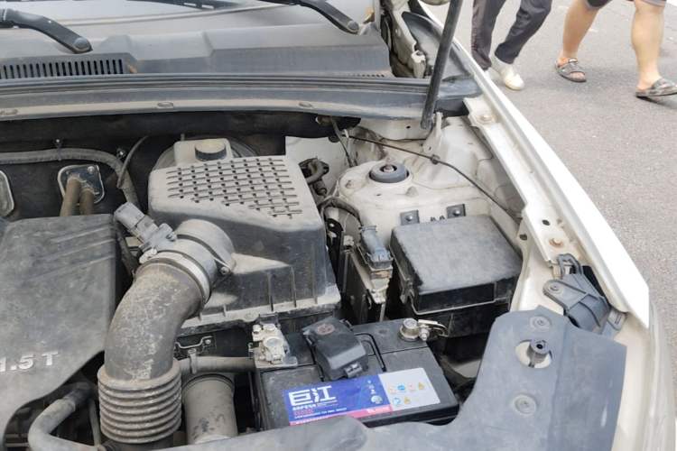 Used Zotye T600 2015 1.5T Manual Elite Model Engine Bay Left