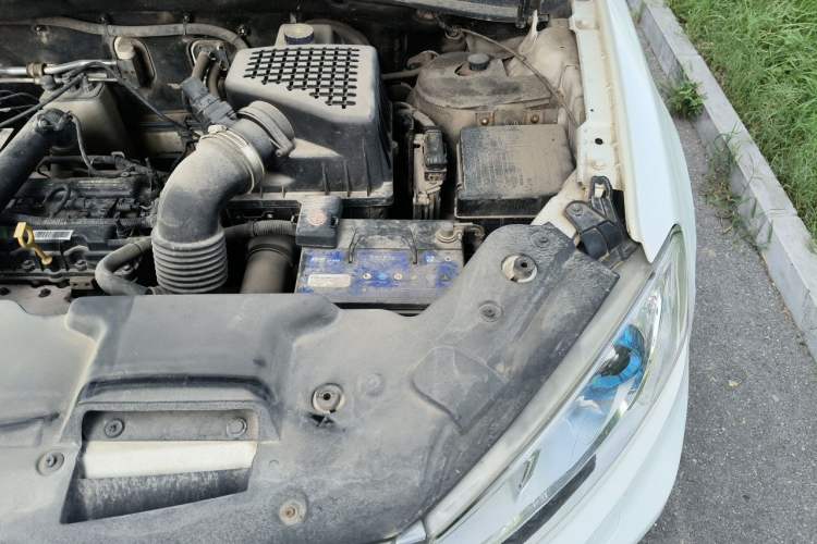 Used Zotye T600 2015 1.5T Manual Elite Model Engine Bay Left