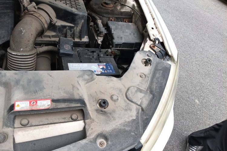 Used Zotye T600 2015 1.5T Manual Luxury Model Engine Bay Left