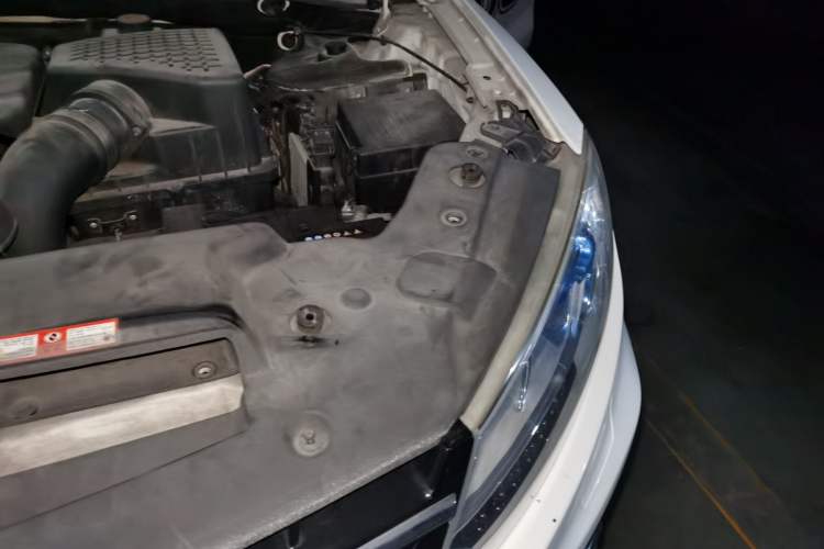 Used Zotye T600 2015 2.0T DCT Prestige Edition Engine Bay Left