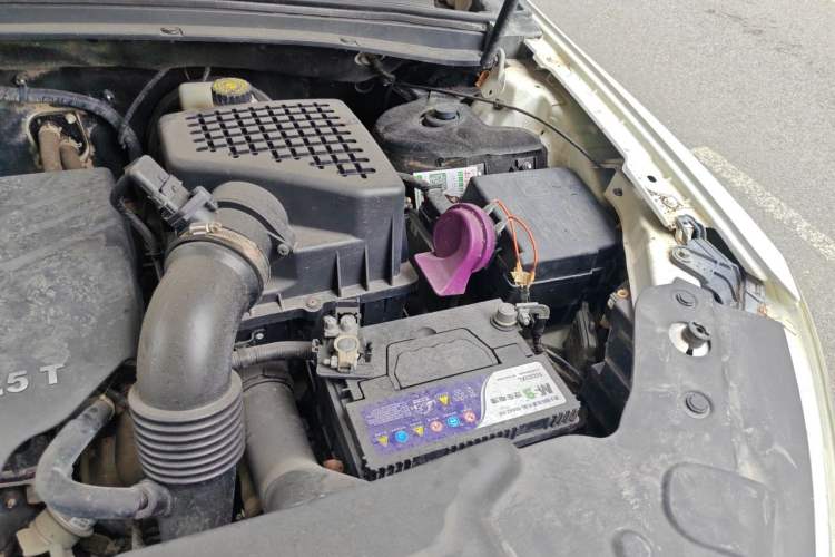 Used Zotye T600 2015 1.5T Manual Elite Model Engine Bay Left