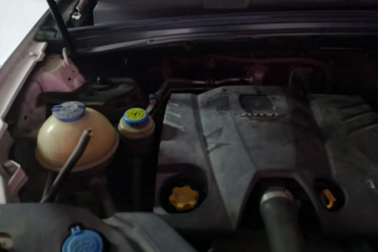 Used Zotye T600 2015 1.5T Manual Flagship Model Engine Bay Right