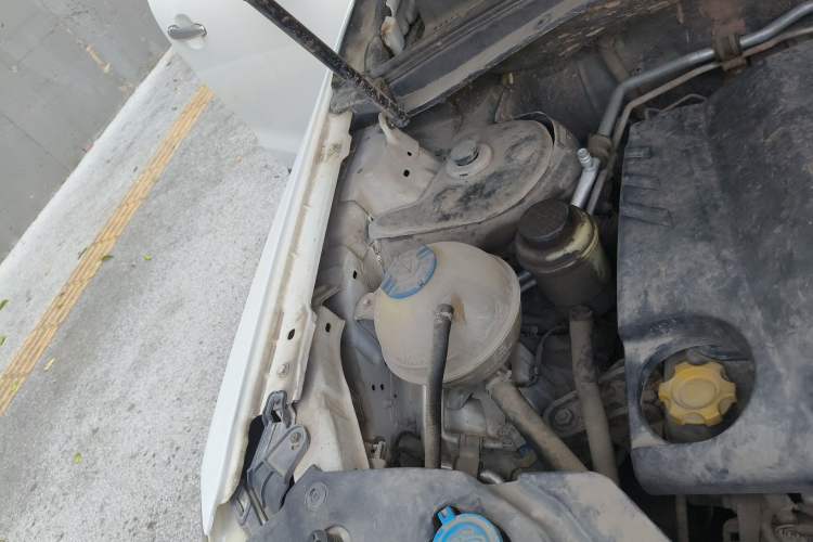 Used Zotye T600 2015 1.5T Manual Elite Model Engine Bay Right