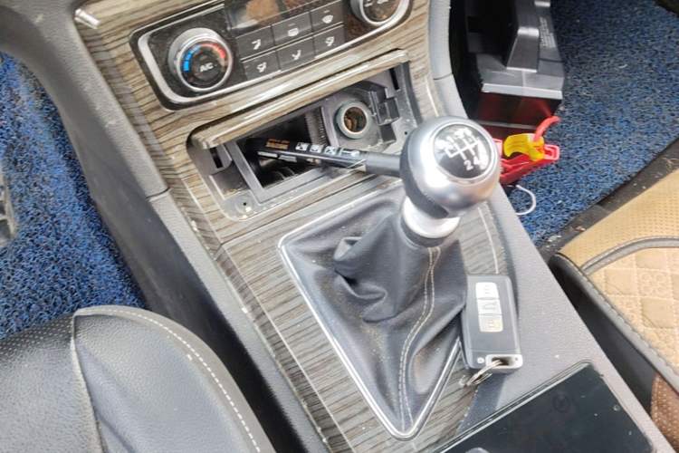 Used Zotye T600 2015 1.5T Manual Elite Model Gear Lever