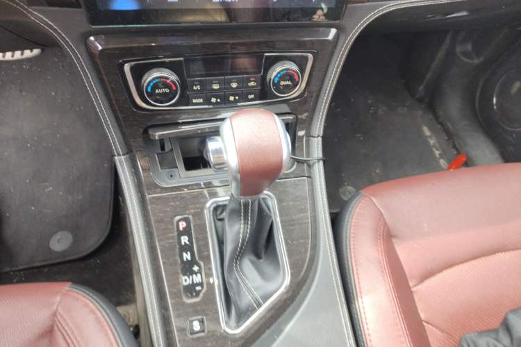 Used Zotye T600 2015 2.0T DCT Prestige Edition Gear Lever
