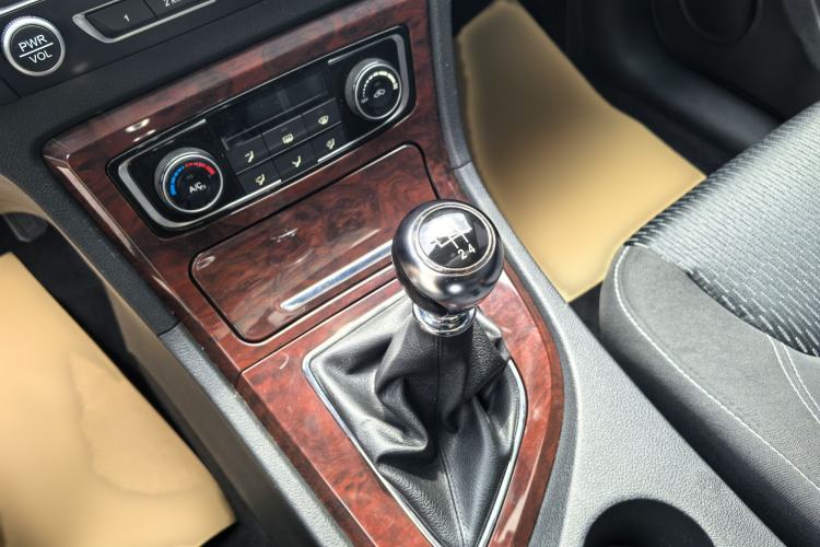 Used Zotye T600 2015 1.5T Manual Elite Model Gear Lever