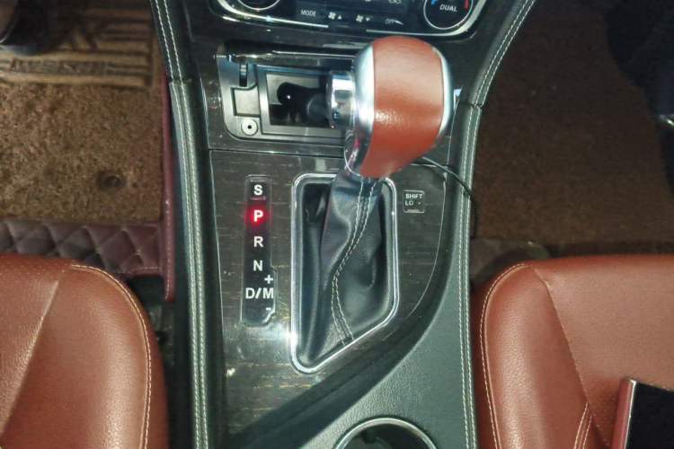 Used Zotye T600 2015 2.0T DCT Prestige Edition Gear Lever