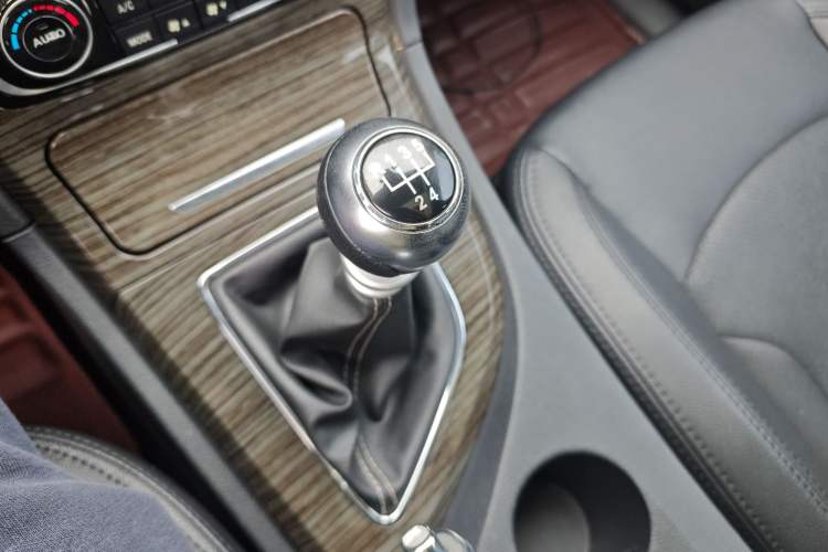 Used Zotye T600 2015 1.5T Manual Luxury Model Gear Lever