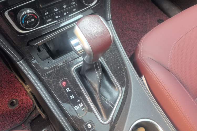 Used Zotye T600 2015 2.0T DCT Prestige Edition Gear Lever