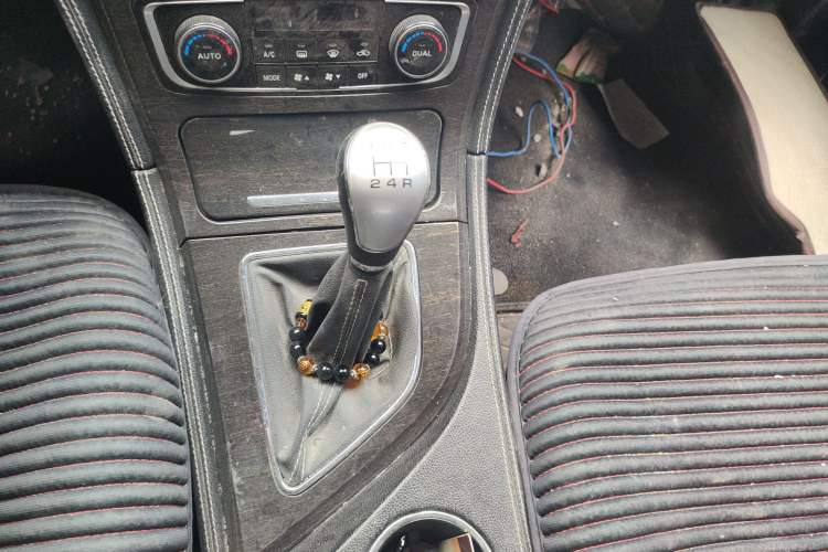 Used Zotye T600 2015 2.0T Manual Luxury Version Gear Lever