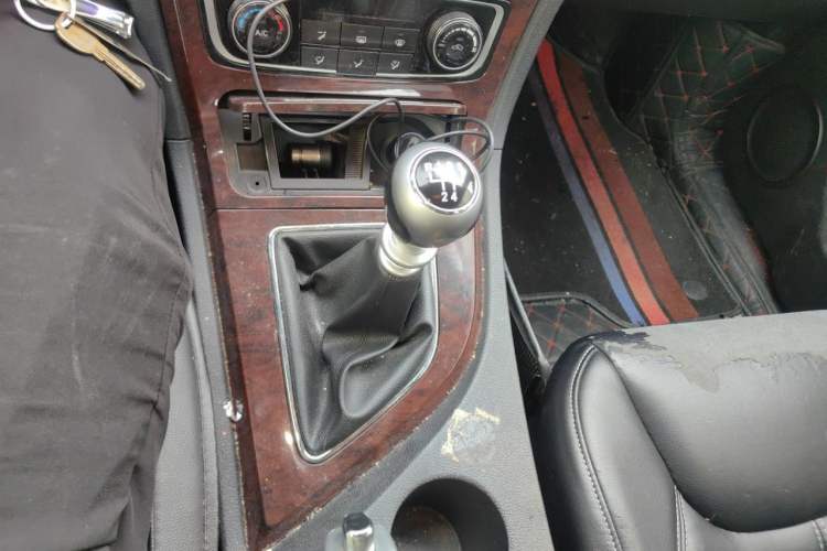 Used Zotye T600 2015 1.5T Manual Elite Model Gear Lever