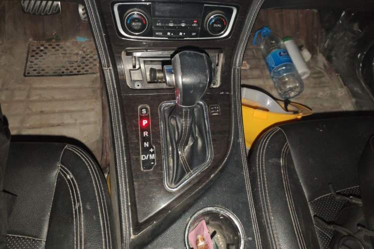 Used Zotye T600 2015 2.0T DCT Prestige Edition Gear Lever