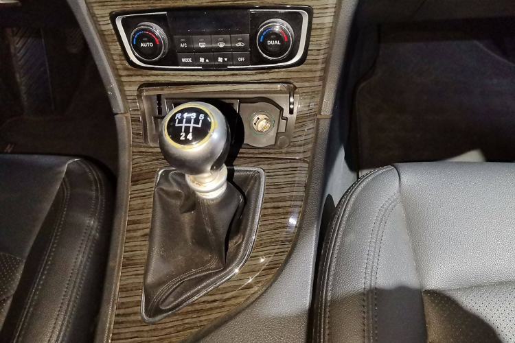 Used Zotye T600 2015 1.5T Manual Flagship Model Gear Lever