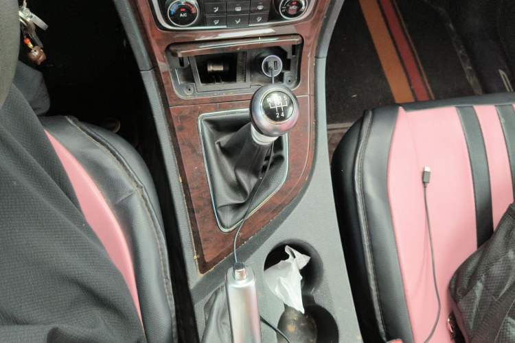 Used Zotye T600 2015 1.5T Manual Elite Model Gear Lever