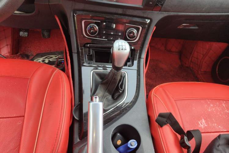 Used Zotye T600 2015 Family Edition 2.0T Manual Elite Version Gear Lever