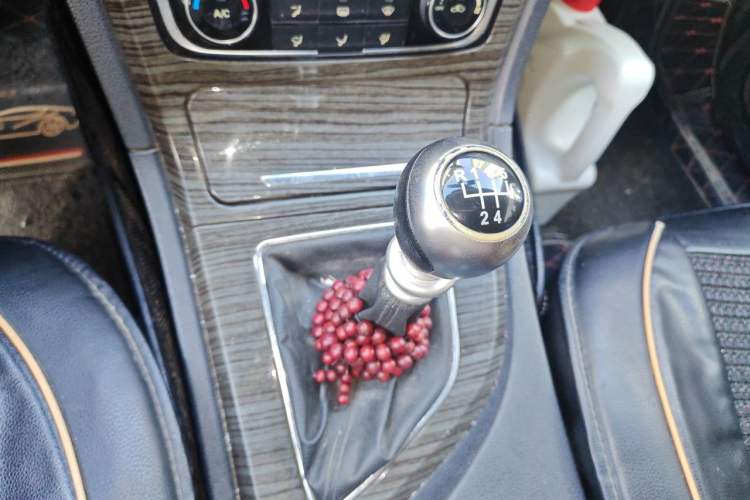 Used Zotye T600 2015 1.5T Manual Elite Model Gear Lever