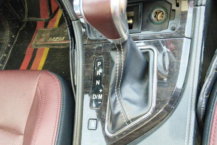 Used Zotye T600 2015 2.0T DCT Prestige Edition Gear Lever