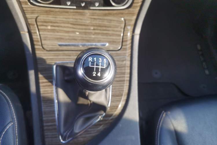 Used Zotye T600 2015 1.5T Manual Luxury Model Gear Lever