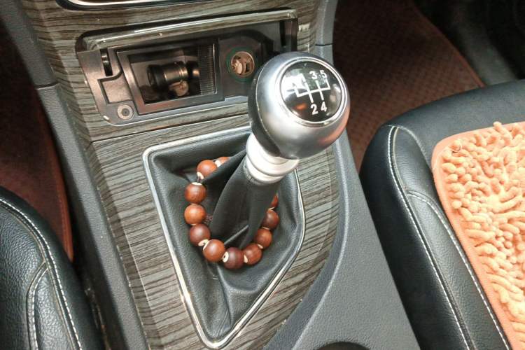 Used Zotye T600 2015 1.5T Manual Luxury Model Gear Lever