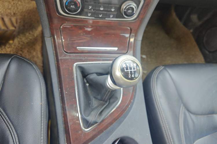 Used Zotye T600 2015 1.5T Manual Elite Model Gear Lever