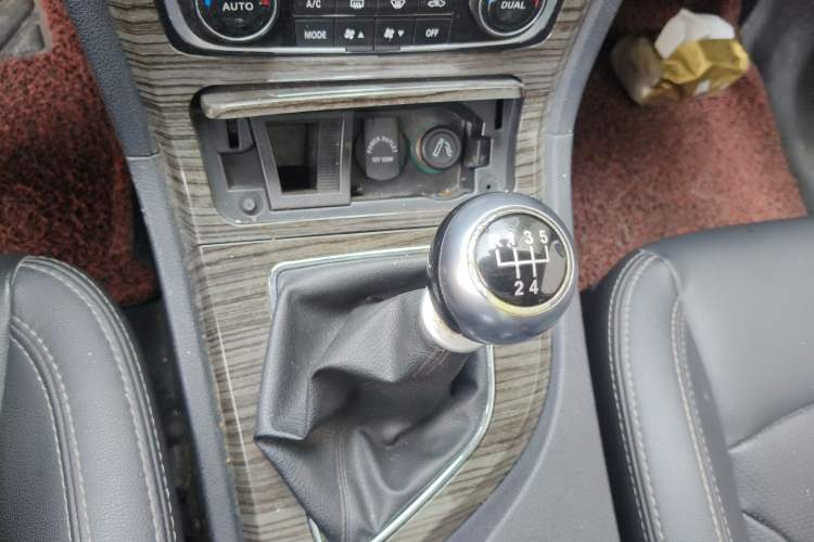 Used Zotye T600 2015 1.5T Manual Elite Model Gear Lever