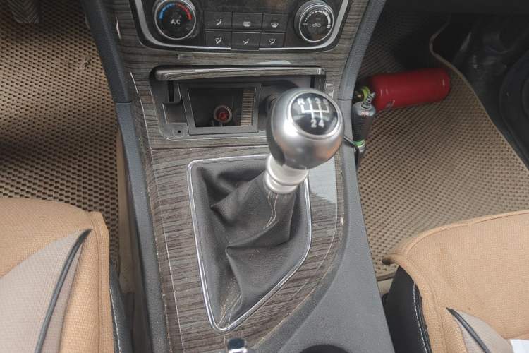 Used Zotye T600 2015 1.5T Manual Luxury Model Gear Lever