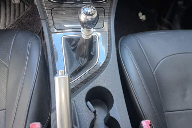 Used Zotye T600 2015 1.5T Manual Luxury Model Gear Lever