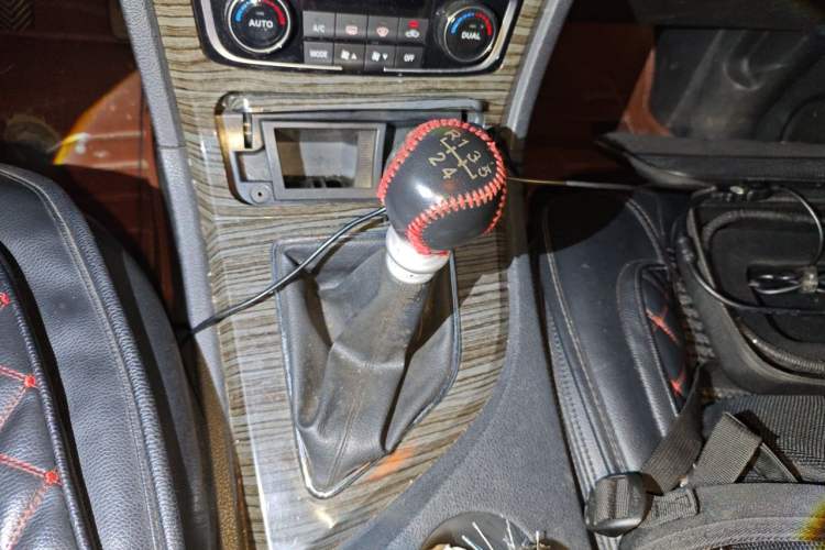 Used Zotye T600 2015 1.5T Manual Flagship Model Gear Lever