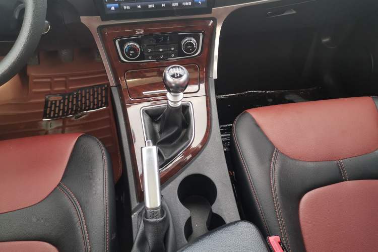 Used Zotye T600 2015 1.5T Manual Elite Model Gear Lever