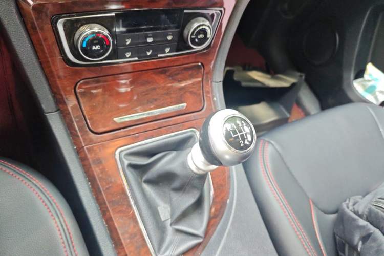 Used Zotye T600 2015 1.5T Manual Elite Model Gear Lever