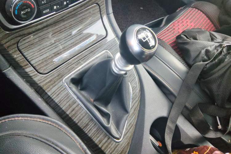 Used Zotye T600 2015 1.5T Manual Luxury Model Gear Lever