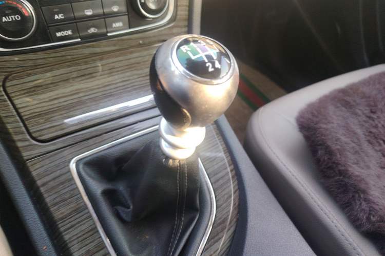 Used Zotye T600 2015 1.5T Manual Luxury Model Gear Lever