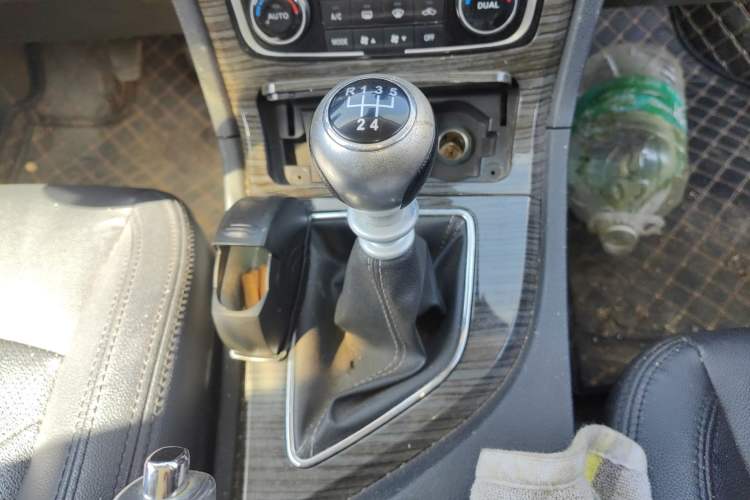 Used Zotye T600 2015 1.5T Manual Luxury Model Gear Lever