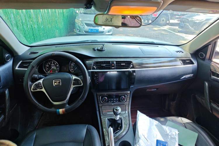 Used Zotye T600 2015 1.5T Manual Luxury Model Headliner