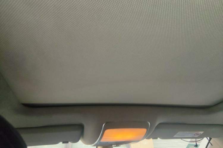 Used Zotye T600 2015 1.5T Manual Luxury Model Headliner