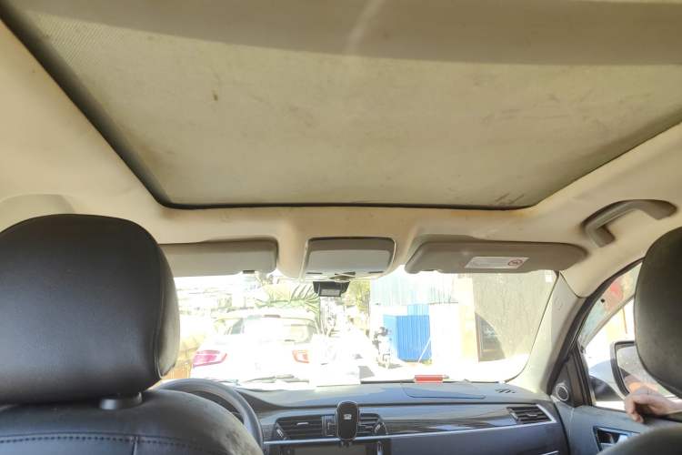 Used Zotye T600 2015 1.5T Manual Luxury Model Headliner