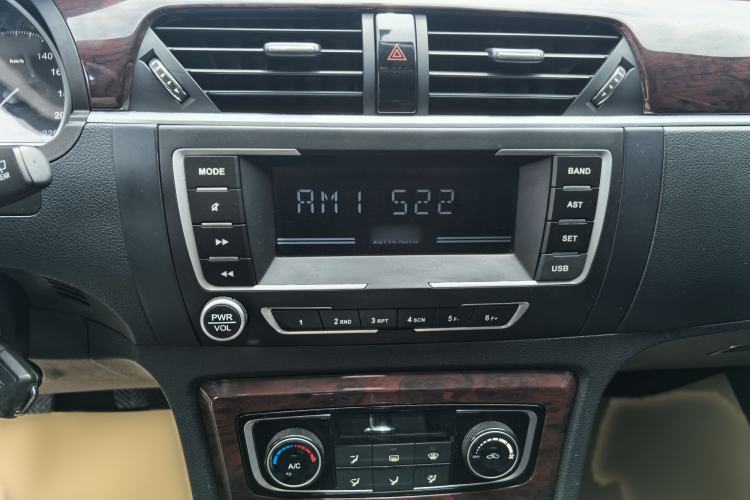 Used Zotye T600 2015 1.5T Manual Elite Model Interior 12